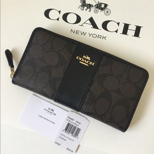 🌻Coach Accordion Wallet In Signature NWT.